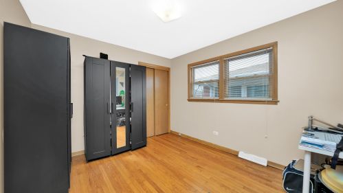 8243 Francisco Ave, Chicago IL 60645-4302 exterior