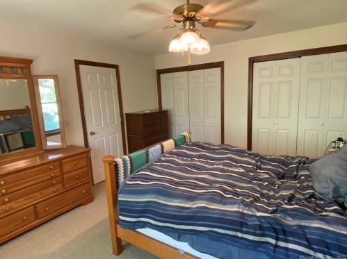 22 Bridle Path Ln, Manchester CT 06042-8303 exterior