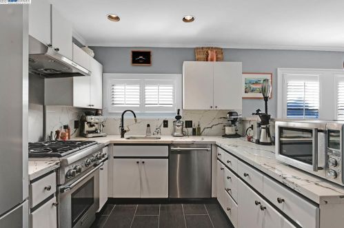 1460 Bancroft Way, Berkeley CA 94703-1759 exterior