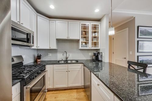 2700 Halsted St, Chicago, IL 60614-3293