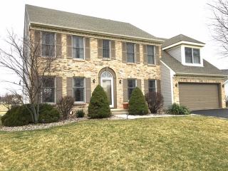 2562 Oak Trails Dr, Aurora IL  60506-6403 exterior