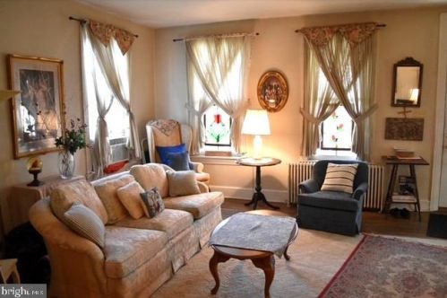 19 Hellertown Ave, Quakertown, PA 18951-1727