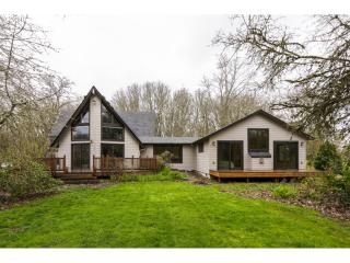27941 Wildrose Ln, Eugene, OR 97402-9433