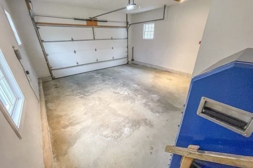 2 Camelot Dr, Worcester MA 01602-1318 exterior