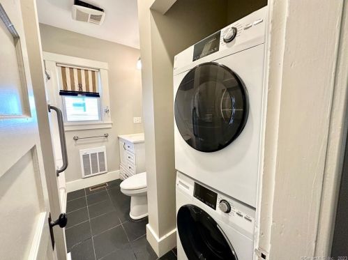 14 Dutton St, Wallingford CT  06492-3202 exterior