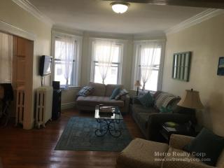 169 Coolidge St, Brookline MA  02446-5860 exterior