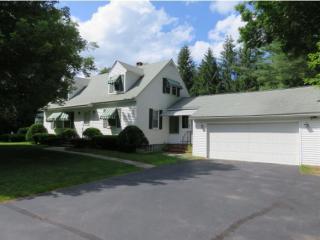 139 Littleworth Rd, Dover, NH 03820-4327