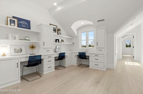 32 Meadowcroft Ln, Greenwich CT 06830-3823 exterior