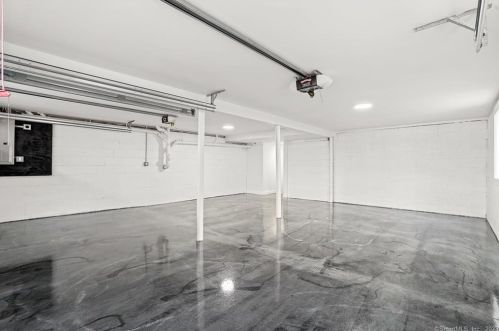 37 Walnut Hill Rd, Ridgefield CT  06877-2906 exterior