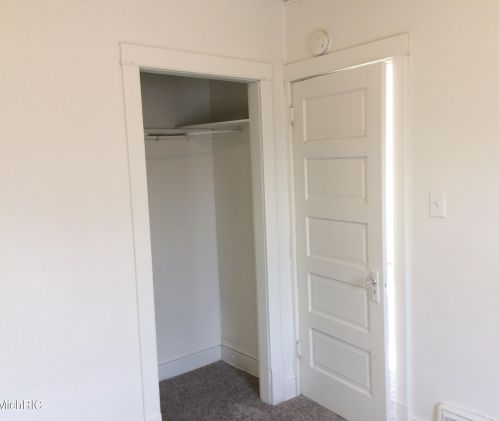 210 Hackley Ave, Meskegon MI 49444-1060 exterior