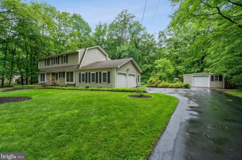 69 Long Dr, Trenton, NJ 08648-2709