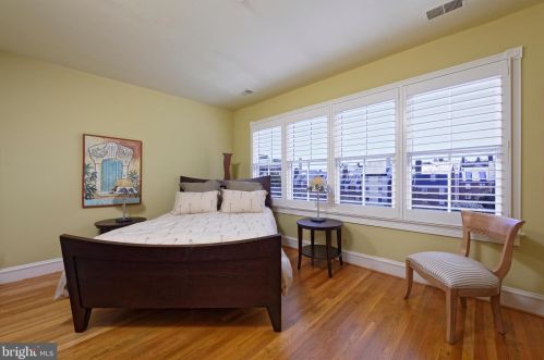 120 Queen St, Alexandria VA 22314-2610 exterior