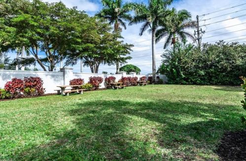 15764 Marcello Cir, Naples FL 34110-2841 exterior