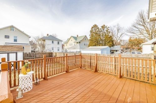 32 Monrovia St, Springfield MA 01104-3113 exterior