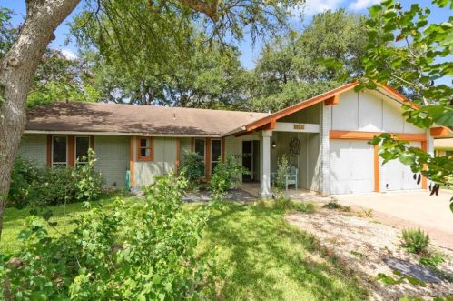 2507 Baxter Dr, Austin TX  78745-4301 exterior