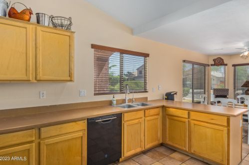 3816 74 Dr, Phoenix AZ 85033-2556 exterior