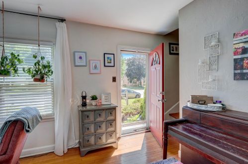 2439 60th St, Milwaukee, WI 53219-2131