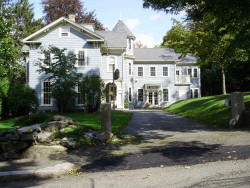 46 Hillside Ave, Newton, MA 02465-2561