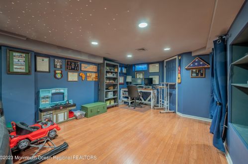 15 Hartshorne Pl, Middletown NJ  07748-2520 exterior