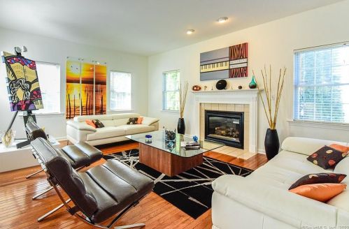 96 Juniper Dr, Milford CT 06461-9118 exterior