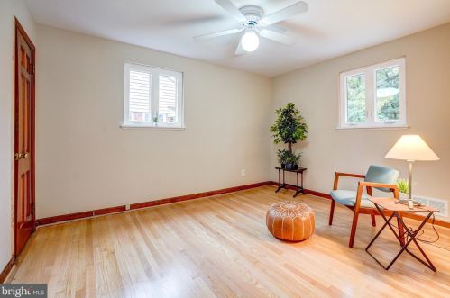 102 Mannakee St, Rockville MD 20850-1914 exterior