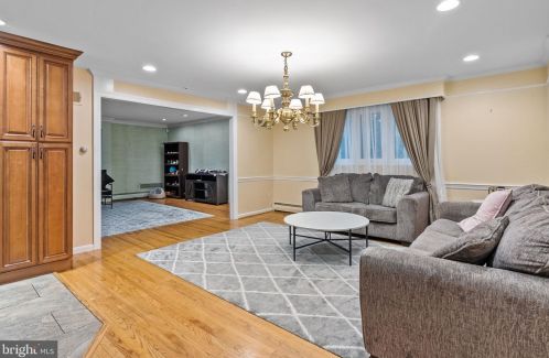 3883 Dempsey Ln, Huntingdon Valley PA  19006-1901 exterior