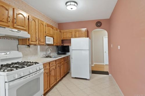 2320 Tenbroeck Ave, Bronx NY 10469-5308 exterior