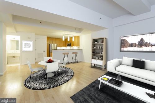 1425 Locust St, Philadelphia PA 19102-3832 exterior