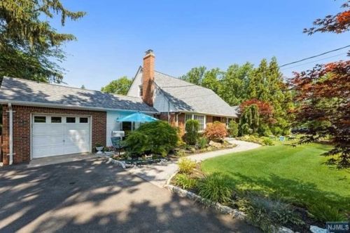 44 Summit Pl, Haworth, NJ 07641-1818