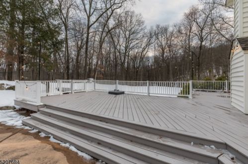 46 Morgan Dr, Sparta NJ 07871-3567 exterior