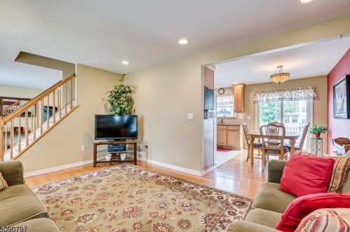 57 Francis St, Iselin NJ 08830-1121 exterior