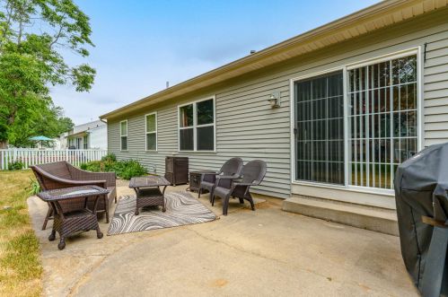 7362 Milan Dr, Kalamazoo MI 49024-3052 exterior