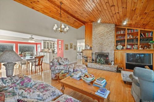 429 Clove Rd, Monroe NY 10950-4625 exterior