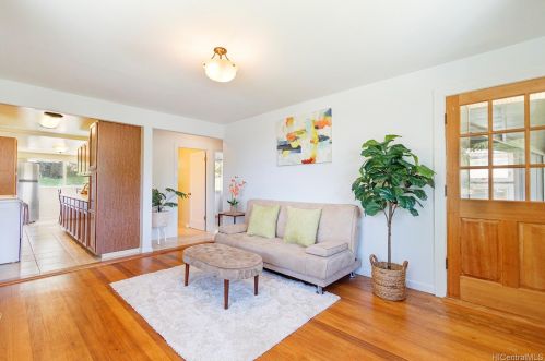 2424 Myrtle St, Honolulu HI 96816-3137 exterior