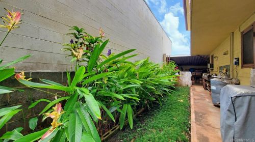 1116 Isenberg St, Honolulu HI 96826-2920 exterior