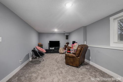 4013 8th Ave, Wyoming MI  exterior