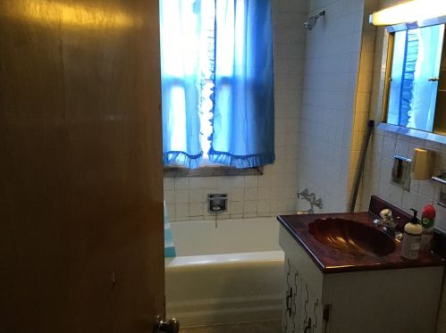 10318 Eberhart Ave, Chicago IL 60637-2484 exterior