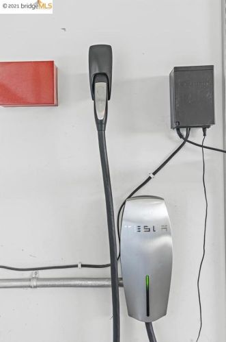 1560 Grand View Dr, Berkeley CA 94705-1637 exterior