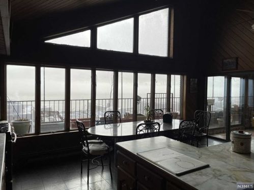 114 Pne St, Cliffside Park NJ 07010-1018 exterior