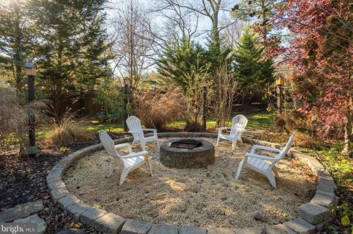 9 War Admiral Ln, Media PA 19063-5224 exterior