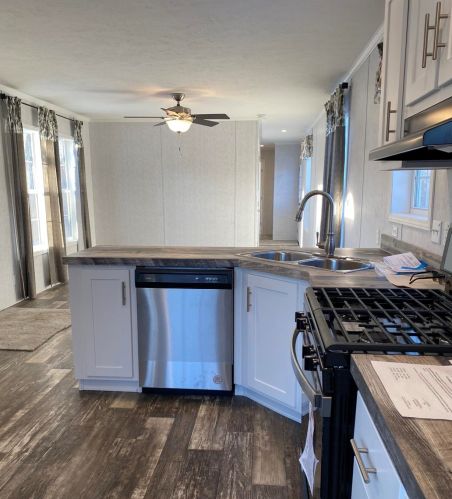 29 Hazel Dr, Concord NH 03301-3426 exterior