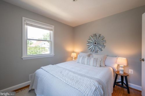 303 Raymond Ave, Alexandria VA 22301-1038 exterior