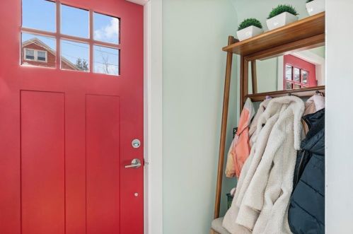 83 Colonial Rd, Providence RI  02906-2549 exterior