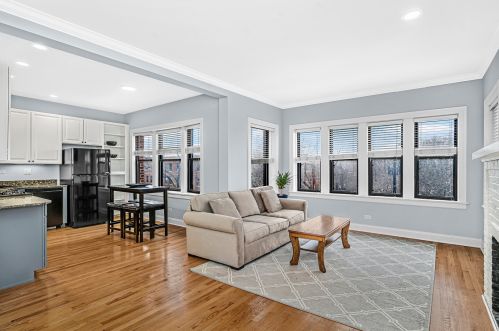 4033 Southport Ave, Chicago, IL 60613-1908