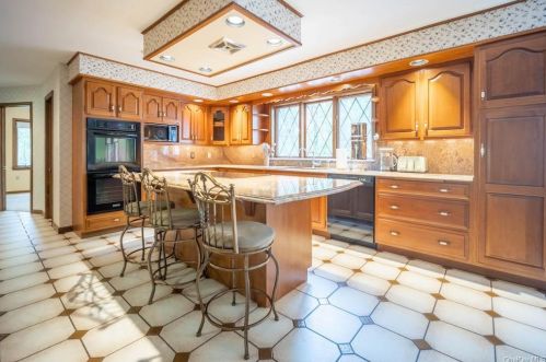 6 Chestnut Rdg Rd, Poughkeepsie NY 12603-6503 exterior