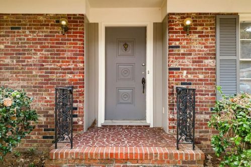 5820 Greenbrier Rd, Atlanta GA 30328-5215 exterior