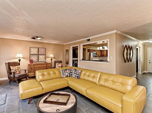 1849 Coronado Hl Dr, Austin TX 78752-2116 exterior