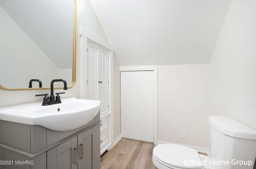 1533 Tamarack Ave, Grand Rapids MI 49504-3040 exterior