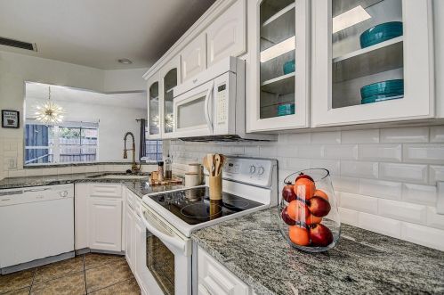 9759 Fox Hollow Rd, Tampa FL  33647-1831 exterior