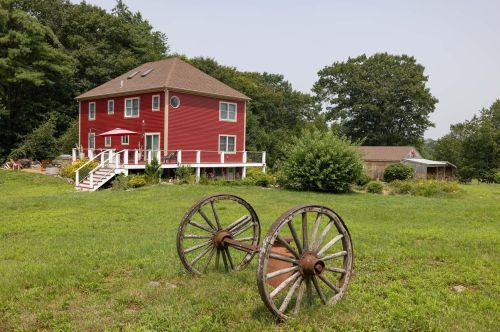 10 Hidden Valley Dr, Dover NH 03820-5231 exterior